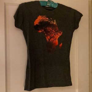 Grey t-shirt with orange design